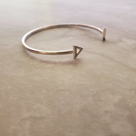 ✨ Stella and Dot Triangle Pave Rhinestones Minimalist Bangle Bracelet ✨ - Picture 5 of 7